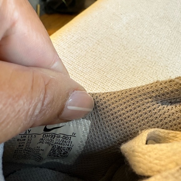 Nike Dunk Low Pure Platinum Two Tone Grey | Kid Size 1Y| Pre-loved - Picture 15 of 16